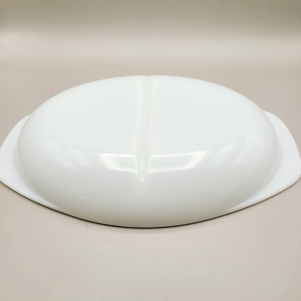 Vintage Pyrex Divided Casserole Dish White Milk Glass #1063 11/2 Qt - Picture 3 of 6